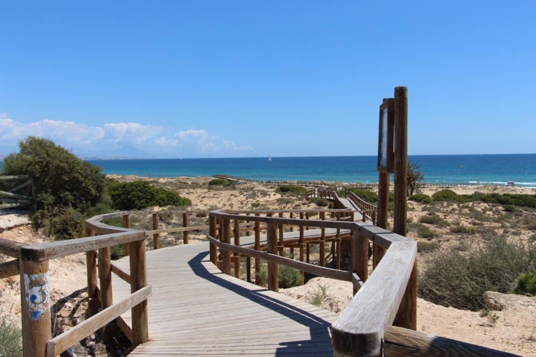 Bonita Casa En Urbanizacion Privada Muy Cerca Del Mar Y De Alicante غران ألاكانت المظهر الخارجي الصورة