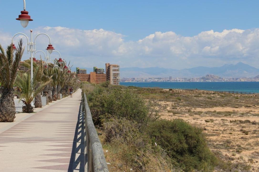 Bonita Casa En Urbanizacion Privada Muy Cerca Del Mar Y De Alicante غران ألاكانت المظهر الخارجي الصورة